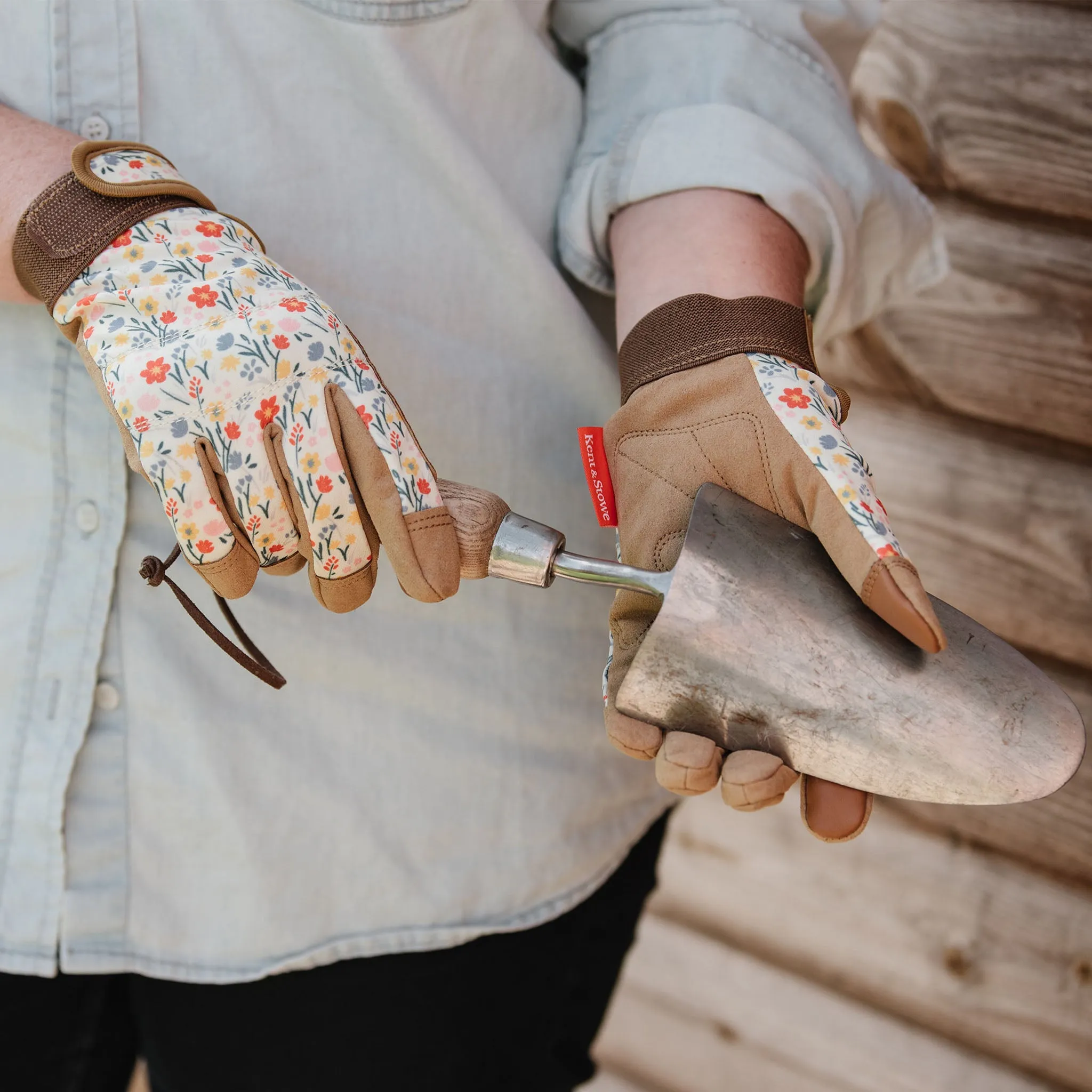 Kent & Stowe Cream Meadow Flowers Premium Comfort Gloves - Ladies Small