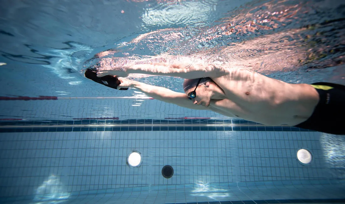 PULL KICK 900 2 IN 1 -SWIMMING PULL BUOY & KICKBOARD - BLACK