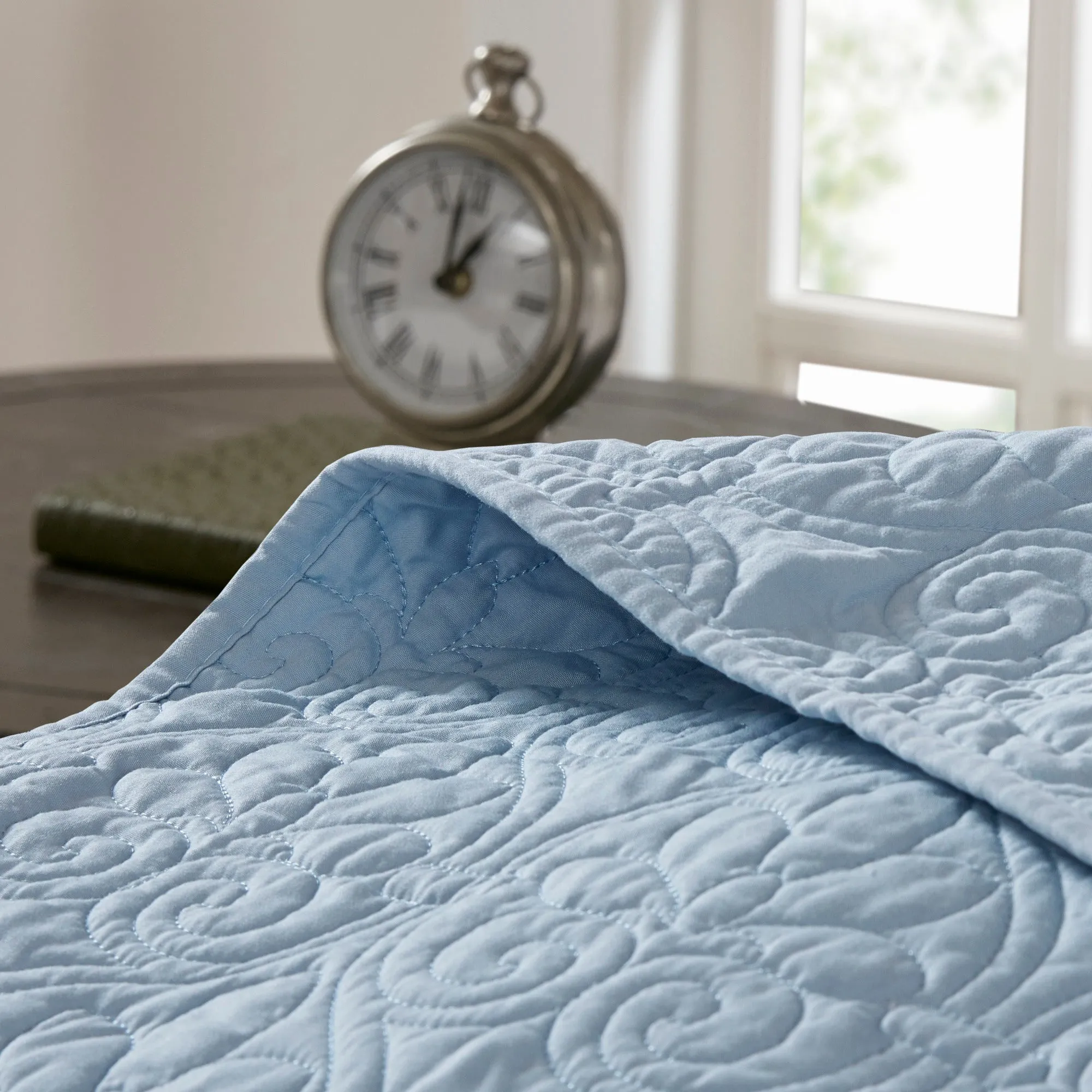 Vancouver Reversible Quilt Set