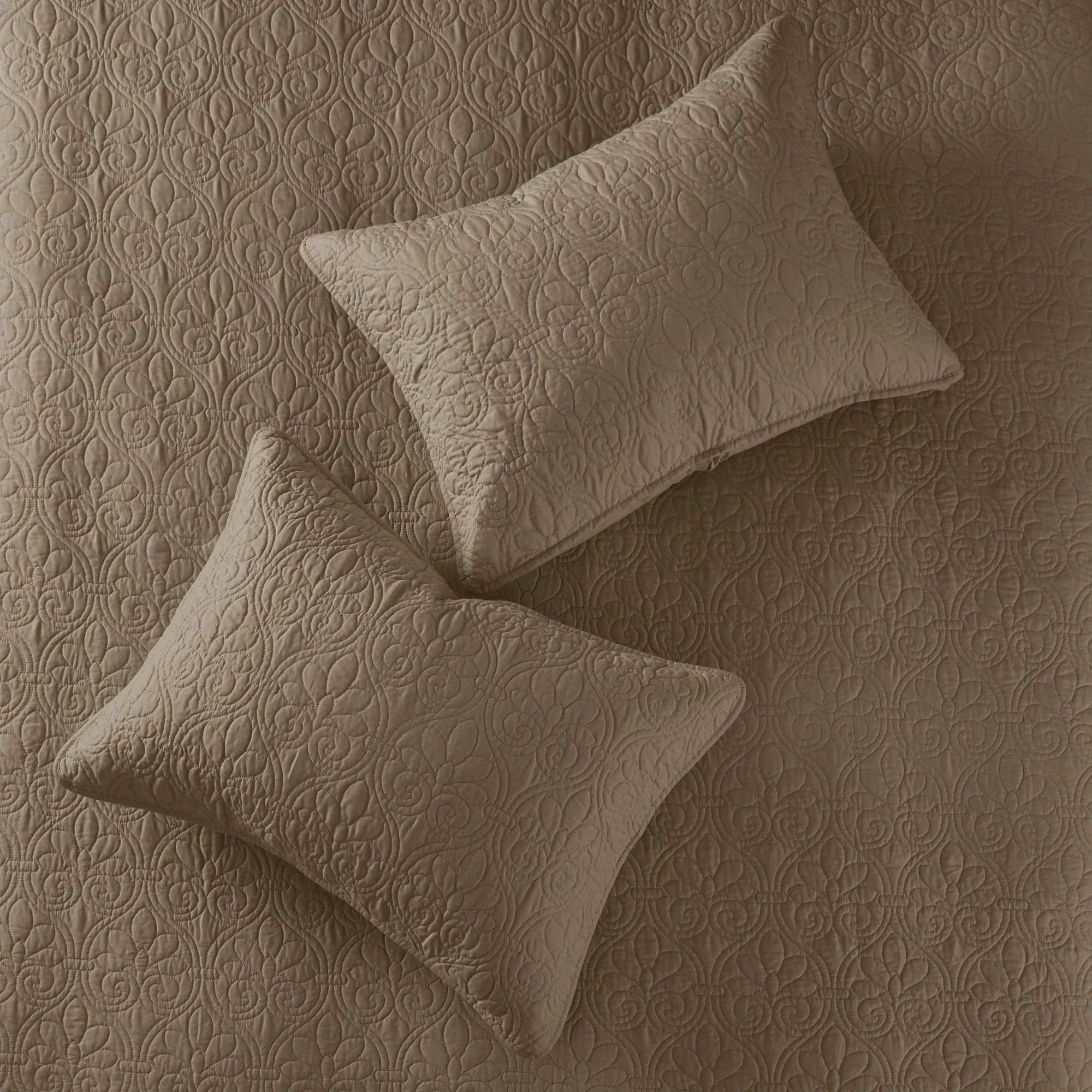 Vancouver Reversible Quilt Set