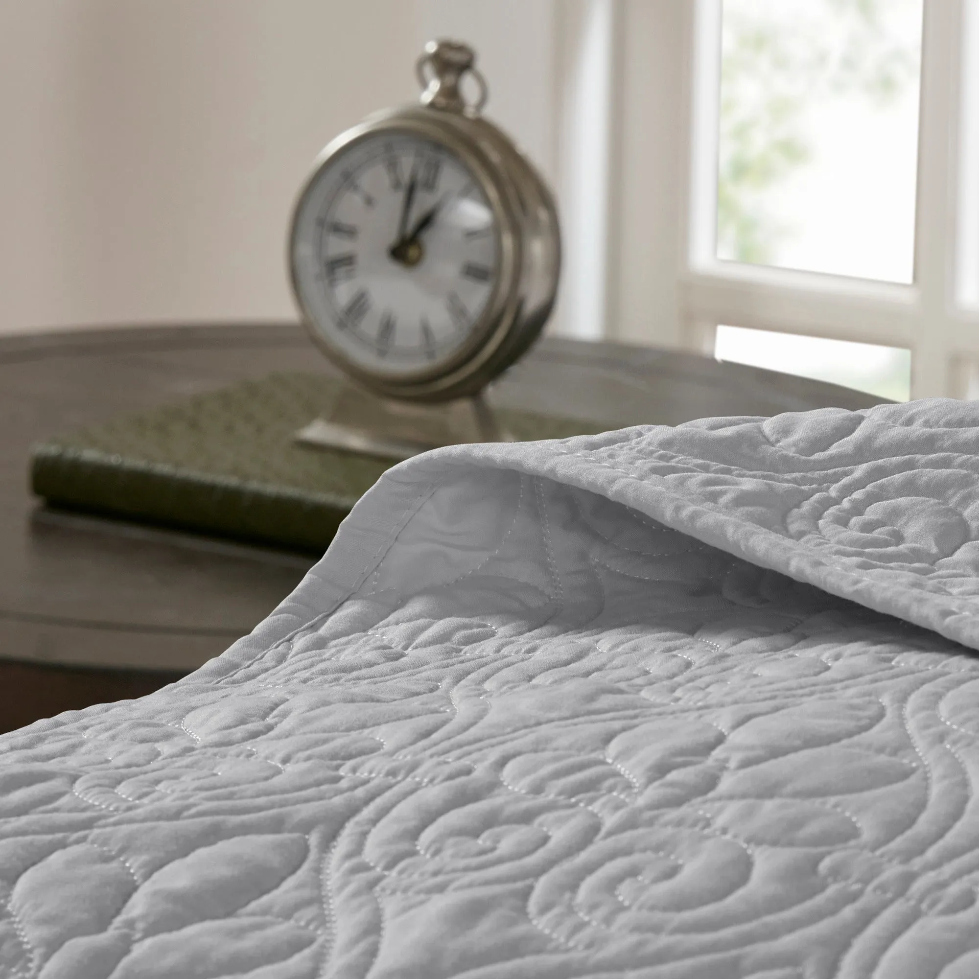 Vancouver Reversible Quilt Set
